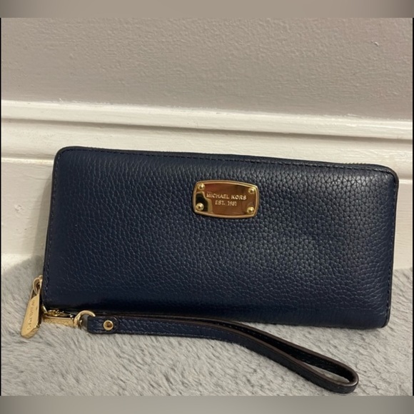 EUC Michael Kors navy blue n gold long wristlet wallet - Picture 1 of 16